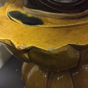 Un grand modèle d'un soldat de style Ming en porcelaine de Chine de type sancai, 20ème — photo 14