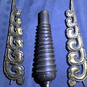 Un grand modèle d'un stupa en bronze doré et incrusté, Tibet, 18ème — photo 17