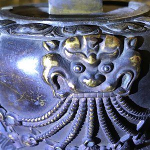 Un grand modèle d'un stupa en bronze doré et incrusté, Tibet, 18ème — photo 33