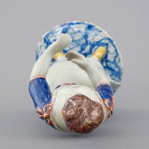 Un grand modèle d'une femme en faïence polychrome de Delft, ca. 1800 — photo 6