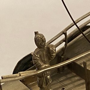 Un grand modèle d'une jonque en argent sur socle en bois sculpté, Chine, 19ème — photo 20