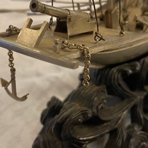 Un grand modèle d'une jonque en argent sur socle en bois sculpté, Chine, 19ème — photo 22
