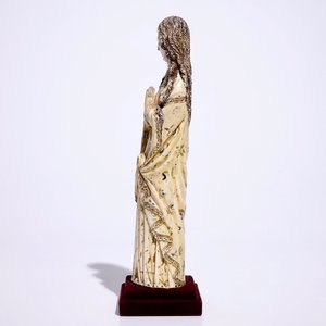 Un grand modèle indo-portugais d'une Vierge en ivoire sculpté polychrome, Goa, 17ème — photo 3