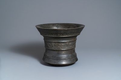 Un grand mortier en bronze daté 1615 et inscrit pour Hubert Renard, Lille