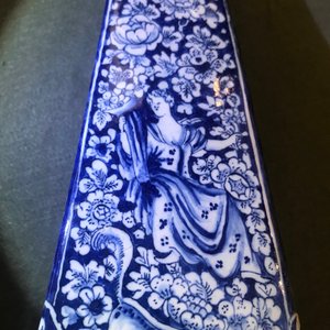 Un grand obélisque en faïence de Delft bleu et blanc, 1er quart du 18ème — photo 20