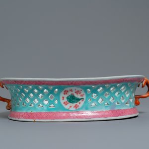 Un grand panier ajouré en porcelaine de Chine famille rose, Qianlong — photo 3