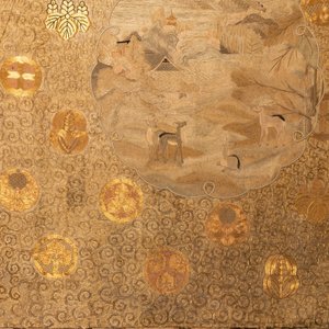 Un grand panneau en broderie de soie à décor de médaillons aux paysages, Japon, Meiji, 19ème — photo 8