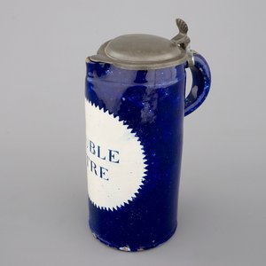 Un grand pichet double litre monté d'étain en faïence de Bruxelles, ca. 1800 — photo 1