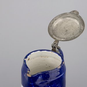 Un grand pichet double litre monté d'étain en faïence de Bruxelles, ca. 1800 — photo 6