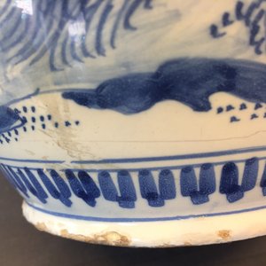 Un grand pichet en faïence de Delft bleu et blanc à décor d'un tigre et un lion, 17ème — photo 11