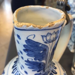 Un grand pichet en faïence de Delft bleu et blanc à décor d'un tigre et un lion, 17ème — photo 15