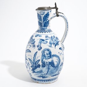 Un grand pichet en faïence de Delft bleu et blanc à décor d'un tigre et un lion, 17ème — photo 3