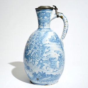 Un grand pichet en faïence de Delft ou Francfort en bleu et blanc à couvercle en étain, 17ème — photo 2