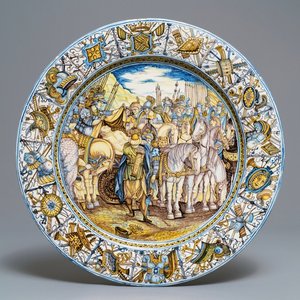 Un grand plat armorié en majolique italienne à décor d' Alexandre le Grand, atelier de Francesco Grue, Castelli, 17ème — photo 1