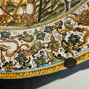 Un grand plat armorié en majolique italienne, atelier de Francesco Grue, Castelli, 17ème — photo 8