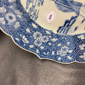 Un grand plat de forme ovale en porcelaine de Chine en bleu et blanc à décor de 'La romance de la chambre de l'ouest', Qianlong — photo 8