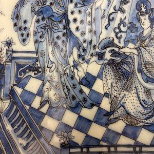 Un grand plat d'épaisseur et de qualité exceptionelle en faïence de Delft en bleu et blanc à décor chinois, fin du 17ème — photo 7
