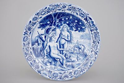 Un grand plat en faïence de Makkum au décor d'Adam et Eve, Frise, 19ème