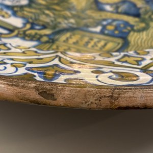 Un grand plat en majolique italienne à décor d'un lion de saint Marc, Deruta, 2ème quart du 16ème — photo 13