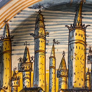 Un grand plat en majolique italienne à décor d'une vue sur San Gimignano, Deruta, 16/17ème — photo 15