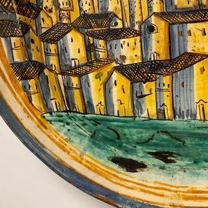 Un grand plat en majolique italienne à décor d'une vue sur San Gimignano, Deruta, 16/17ème — photo 21