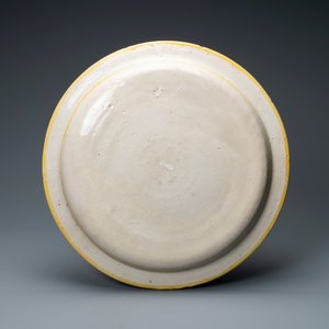 Un grand plat en majolique italienne à sujet mythologique de 'L’Enlèvement des Sabines', atelier d'Orazio Fontana, Urbino, milieu du 16ème — photo 2