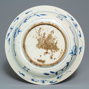 Un grand plat en porcelaine de Chine bleu et blanc dite 'de Swatow', Ming — photo 2