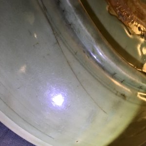 Un grand plat en porcelaine de Chine céladon de Longquan à décor incisé, Ming — photo 7
