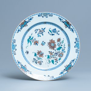 Un grand plat en porcelaine de Chine doucai, Qianlong — photo 1