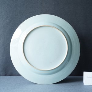 Un grand plat en porcelaine de Chine doucai, Qianlong — photo 4