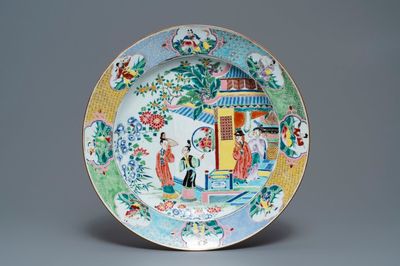 Un grand plat en porcelaine de Chine famille rose à décor de figures auprès d'un temple, Yongzheng