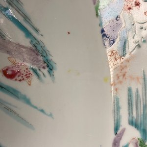 Un grand plat en porcelaine de Chine famille rose à décor de pêcheurs, Yongzheng/Qianlong — photo 7