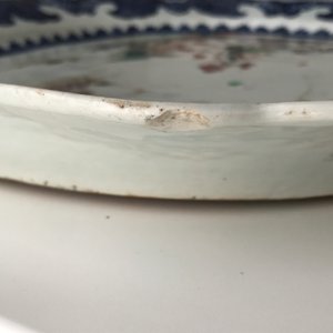 Un grand plat en porcelaine de Chine famille rose à décor du 'Fort Folly', Qianlong — photo 6