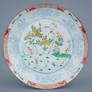 Un grand plat en porcelaine de Chine famille verte aux oiseaux et coléoptères, Kangxi — photo 1