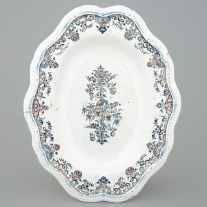 Un grand plat ovale en faïence de Rouen au décor floral, Rouen, 18ème — photo 1