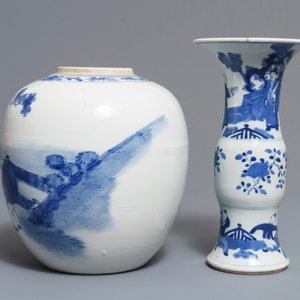 Un grand plat, un pot à gingembre et un vase en porcelaine de Chine bleu et blanc, 18/19ème — photo 7