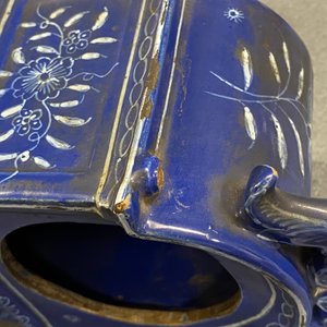 Un grand porte-montre en faïence de Saint-Omer à fond bleu, France, 18ème — photo 8