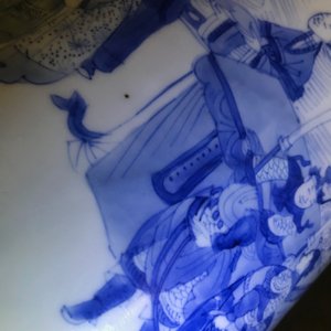 Un grand pot à pinceaux en porcelaine de Chine bleu et blanc, époque Transition — photo 14