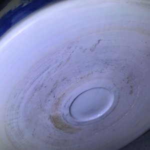 Un grand pot à pinceaux en porcelaine de Chine bleu et blanc, époque Transition — photo 18