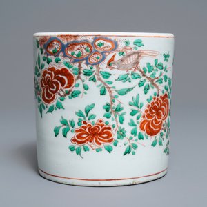 Un grand pot à pinceaux en porcelaine de Chine wucai, époque Transition — photo 2