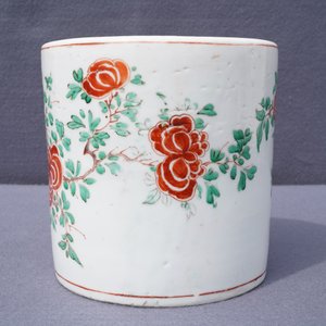 Un grand pot à pinceaux en porcelaine de Chine wucai, époque Transition — photo 9