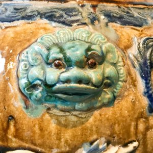Un grand pot couvert de type martaban en grès émaillé polychrome, Ming/Qing — photo 53