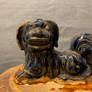 Un grand pot couvert de type martaban en grès émaillé polychrome, Ming/Qing — photo 10