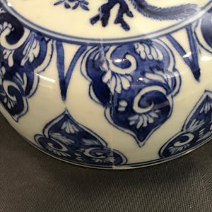 Un grand pot couvert en porcelaine de Chine bleu et blanc, Kangxi — photo 7