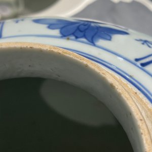 Un grand pot en porcelaine de Chine en bleu et blanc, Kangxi — photo 10