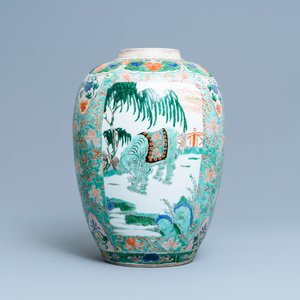 Un grand pot en porcelaine de Chine famille verte à décor d'animaux mythiques, Kangxi — photo 3