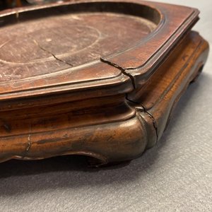 Un grand récipient de type 'Gui' en bronze sur socle en bois, Chine, Yuan — photo 30