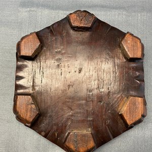 Un grand récipient de type 'Gui' en bronze sur socle en bois, Chine, Yuan — photo 33