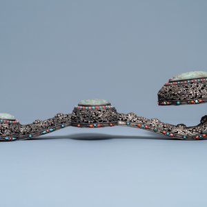 Un grand scèptre ruyi en jade et argent incrusté de corail et turquoise, Chine, 19ème — photo 2