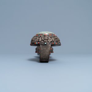 Un grand scèptre ruyi en jade et argent incrusté de corail et turquoise, Chine, 19ème — photo 3